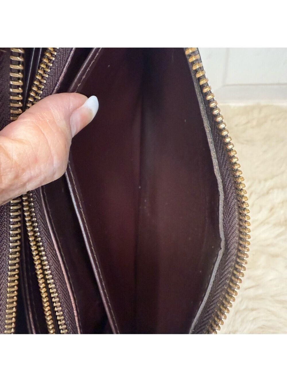 LOUIS VUITTON MONOGRAM VERNIS ZIPPY WALLET - Picture 14 of 16
